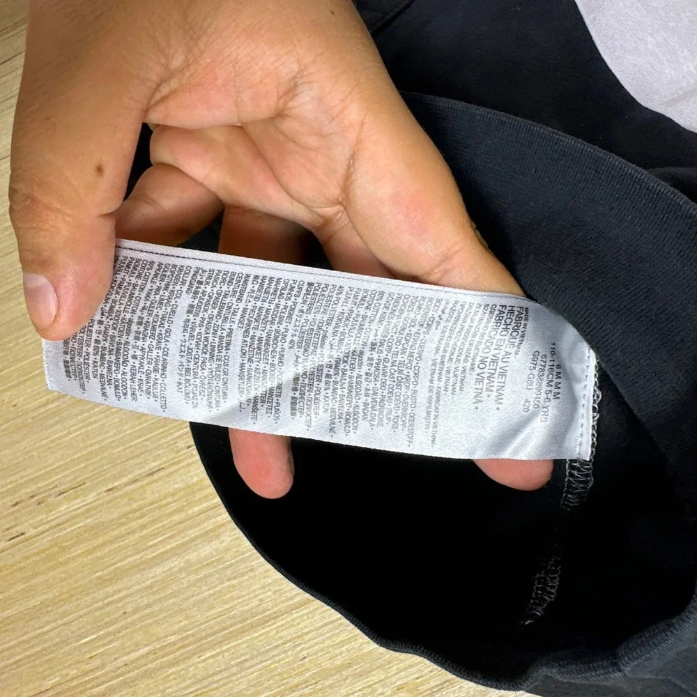 Nike Air Sweatshirt Kids Size 6 Grey Black Red Colorblock Crewneck Long Sleeve